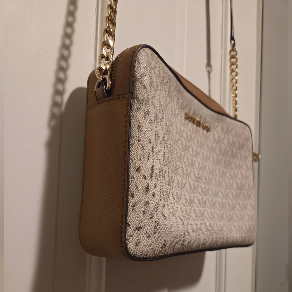 Michael Kors Off White, Grey, and Brown MK Print crossbody jet set bag - Picture 3 of 16